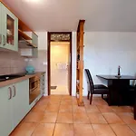 Z Apartamento Njivice